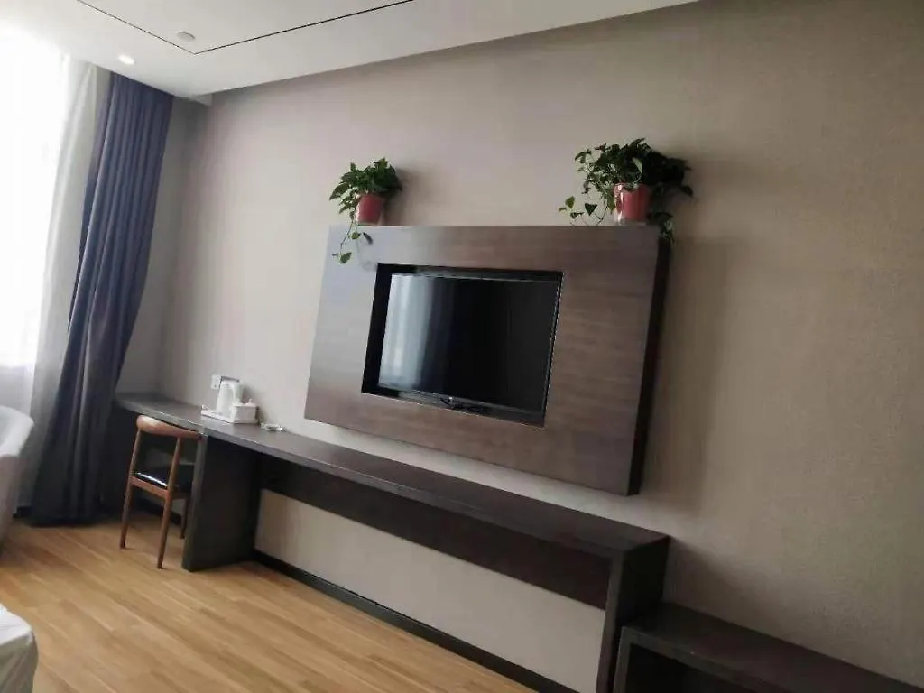 Shell Hotel Zhengzhou East High-Speed Railway Station Zhengdong Commerical Center 2*,