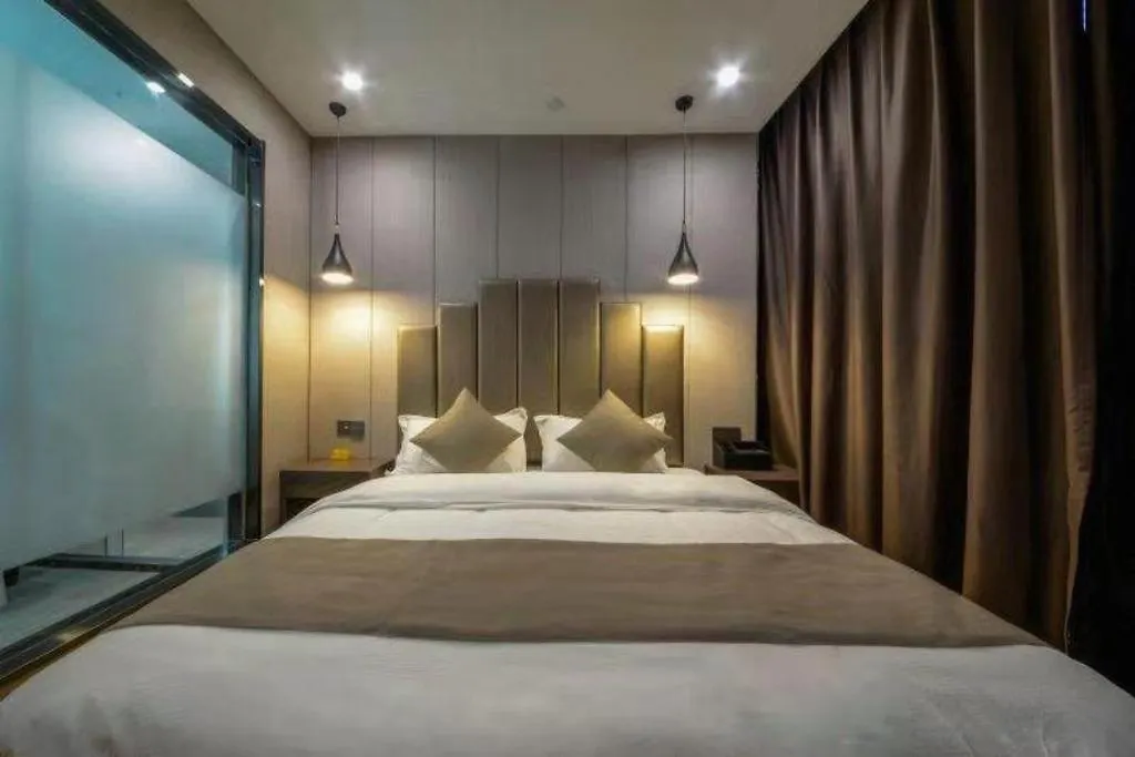 Shell Hotel Zhengzhou East High-Speed Railway Station Zhengdong Commerical Center 2*,